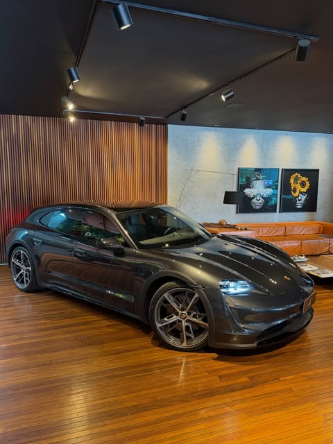 PORSCHE TAYCAN 4 CROSS TURISMO - Imagem 17