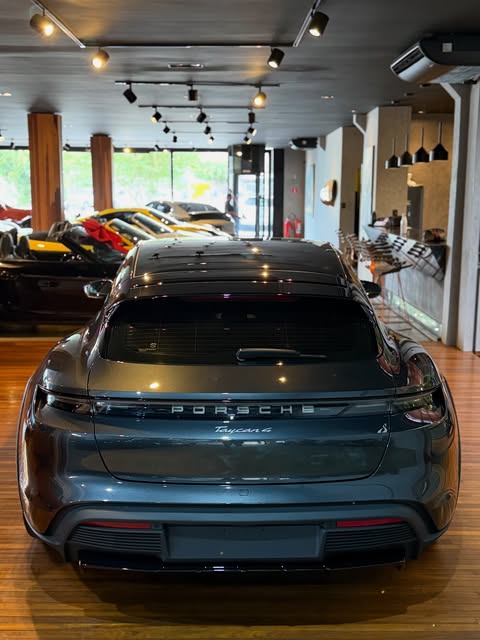 PORSCHE TAYCAN 4 CROSS TURISMO - Imagem 20