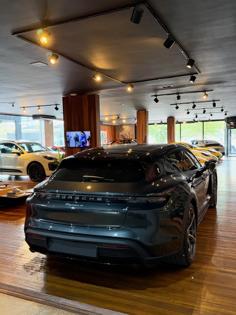 PORSCHE TAYCAN 4 CROSS TURISMO - Imagem 3