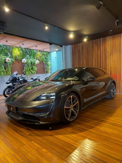PORSCHE TAYCAN 4 CROSS TURISMO - Imagem 5