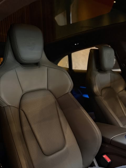 PORSCHE TAYCAN 4 CROSS TURISMO - Imagem 8