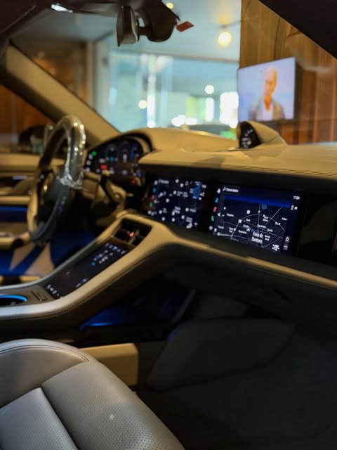 PORSCHE TAYCAN 4 CROSS TURISMO - Imagem 9