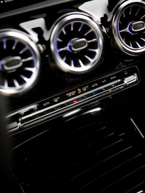 MERCEDES-BENZ A 45 AMG AMG - Imagem 16