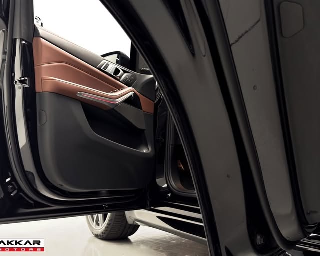 BMW X5 XDRIVE50E M SPORT - Imagem 14