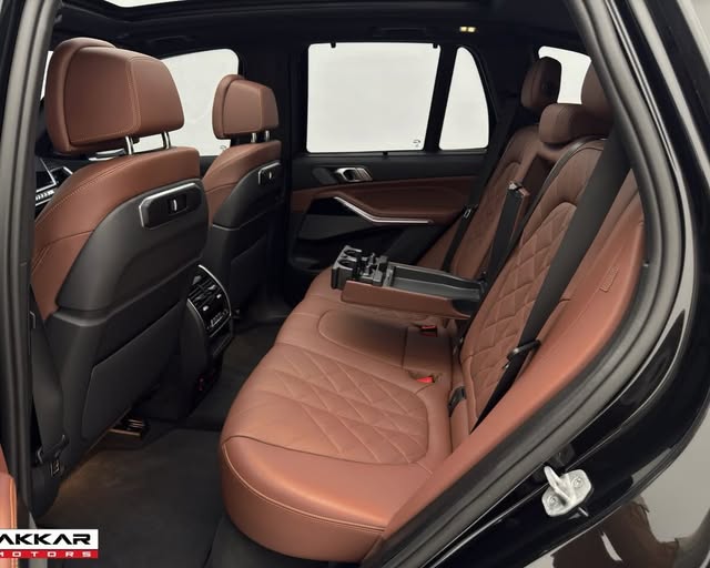BMW X5 XDRIVE50E M SPORT - Imagem 16