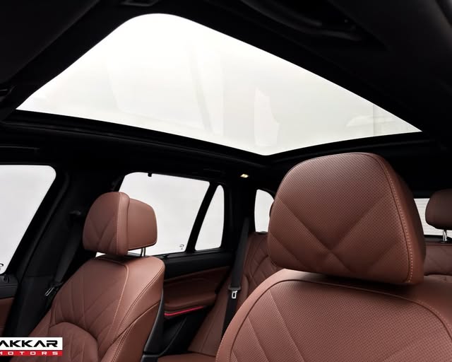 BMW X5 XDRIVE50E M SPORT - Imagem 8