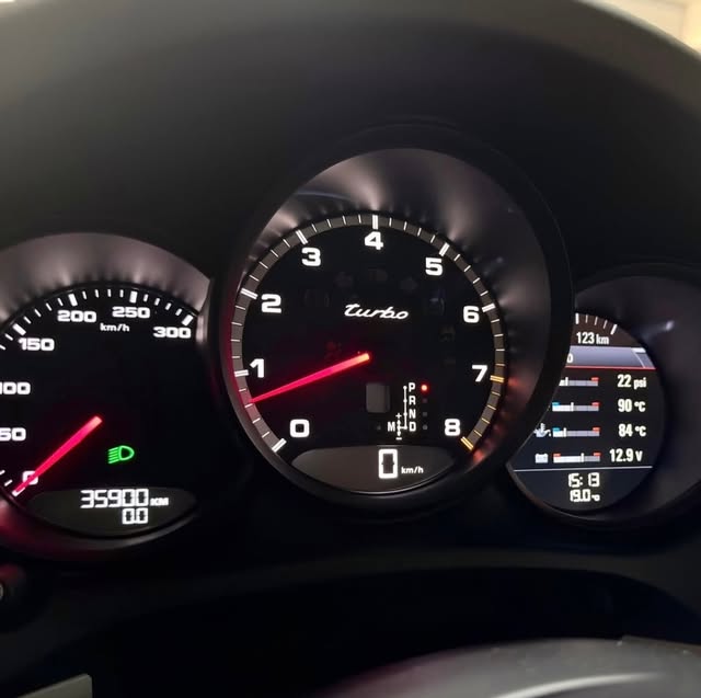PORSCHE MACAN TURBO - Imagem 10