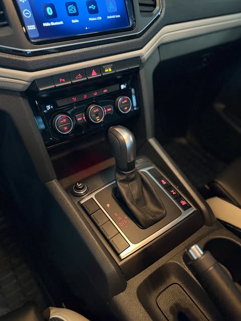 VOLKSWAGEN AMAROK HIGHLINE V6 - Imagem 14