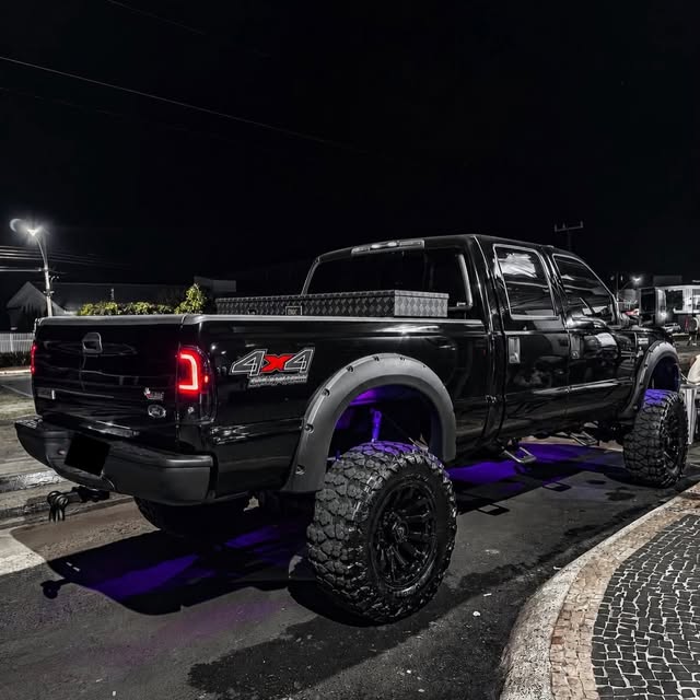 FORD F-250 XLT SUPER DUTY - Imagem 4