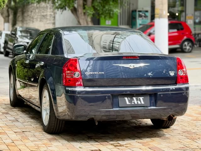 CHRYSLER 300 - Imagem 12