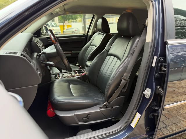 CHRYSLER 300 - Imagem 8