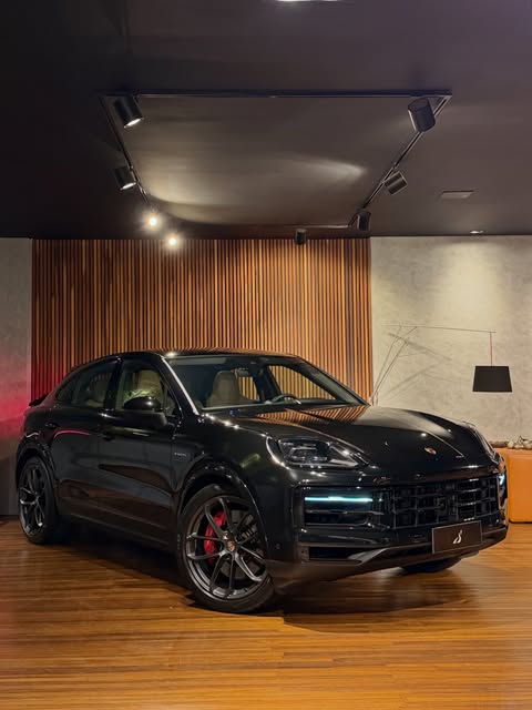 PORSCHE CAYENNE S E-HYBRID - Imagem 1