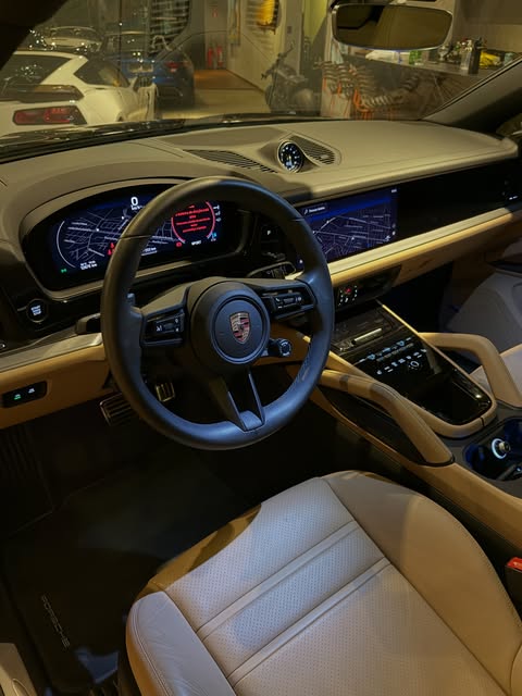 PORSCHE CAYENNE S E-HYBRID - Imagem 12