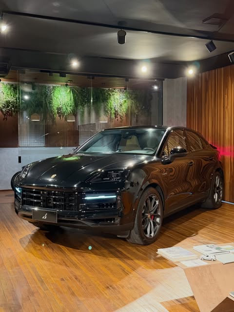 PORSCHE CAYENNE S E-HYBRID - Imagem 13