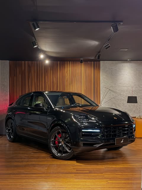 PORSCHE CAYENNE S E-HYBRID - Imagem 14