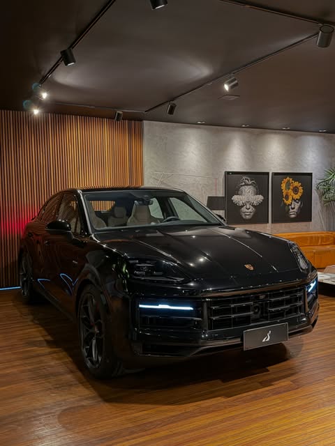 PORSCHE CAYENNE S E-HYBRID - Imagem 16