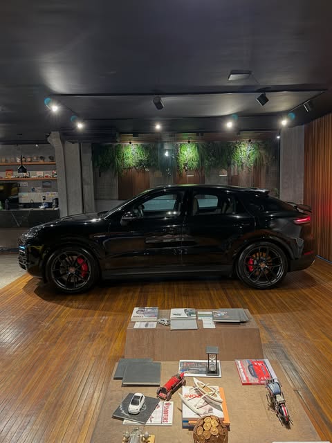 PORSCHE CAYENNE S E-HYBRID - Imagem 17