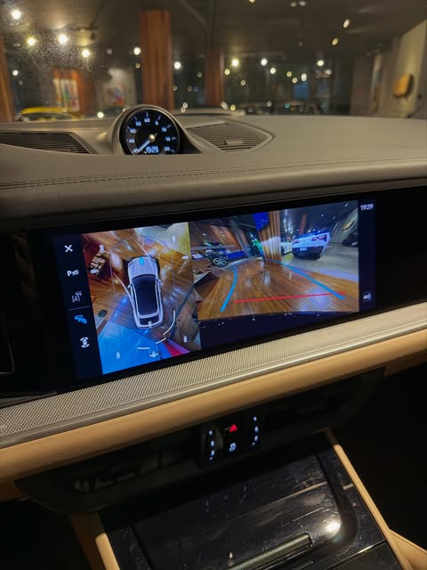 PORSCHE CAYENNE S E-HYBRID - Imagem 18