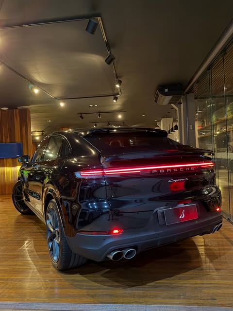 PORSCHE CAYENNE S E-HYBRID - Imagem 3