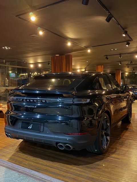PORSCHE CAYENNE S E-HYBRID - Imagem 4