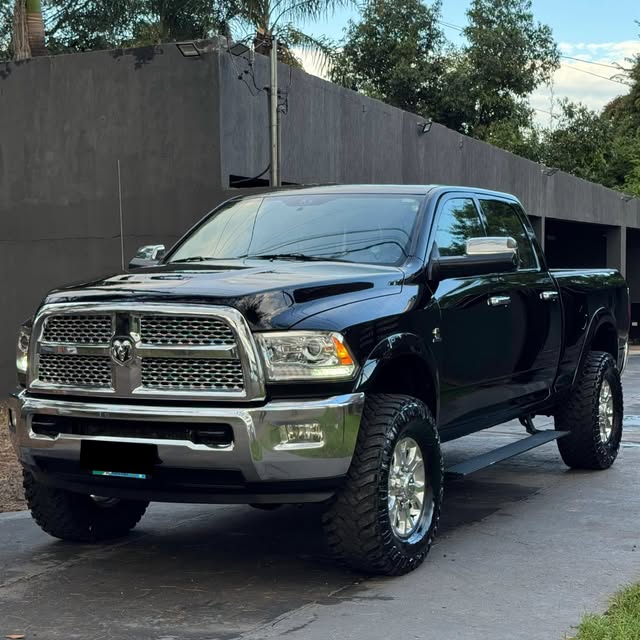 DODGE RAM 2500HD LARAMIE - Imagem 1