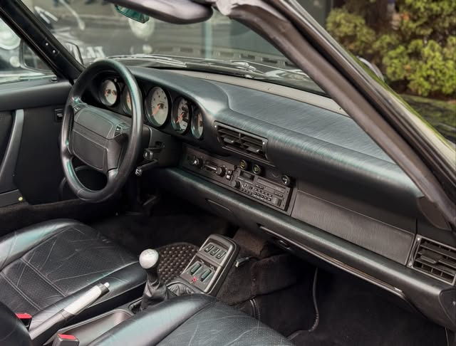 PORSCHE 911 CARRERA 4 CABRIOLET - Imagem 15