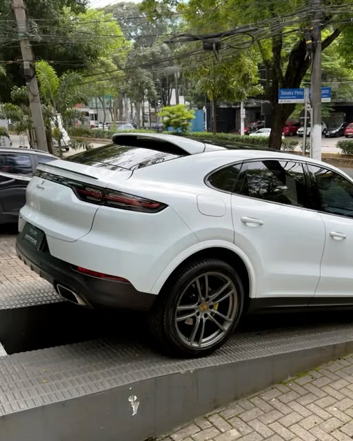 PORSCHE CAYENNE COUPÉ - Imagem 5