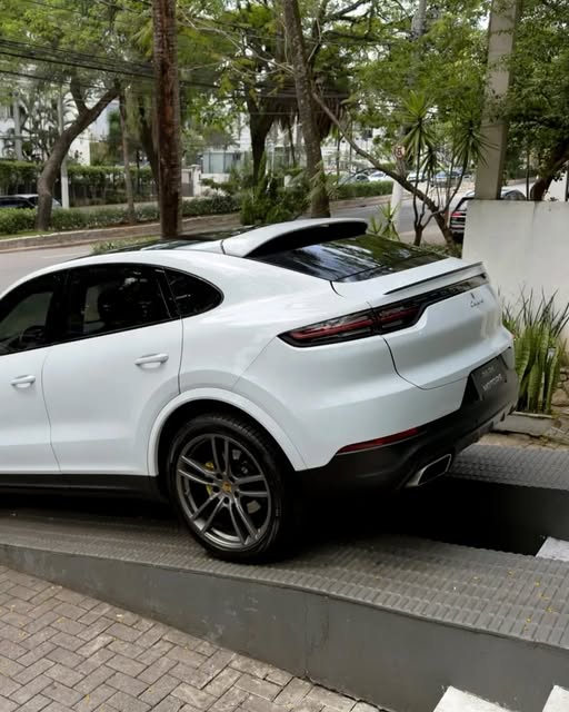 PORSCHE CAYENNE COUPÉ - Imagem 6