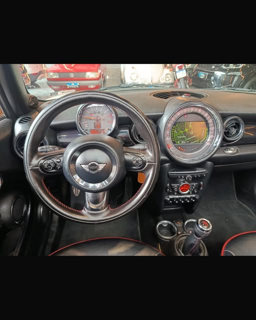 MINI COOPER JCW CABRIO - Imagem 2