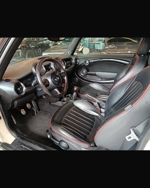 MINI COOPER JCW CABRIO - Imagem 4