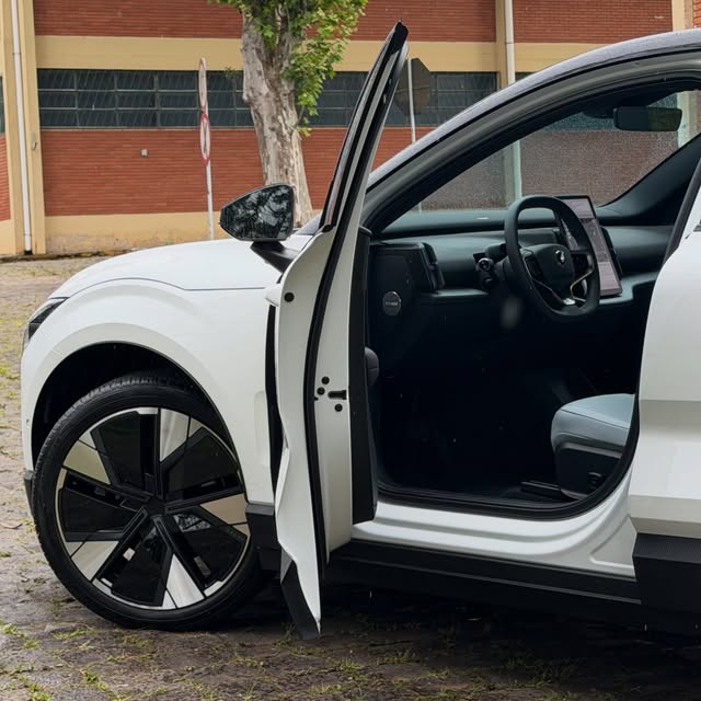 VOLVO EX30 E60 ULTRA ELÉTRICO - Imagem 10
