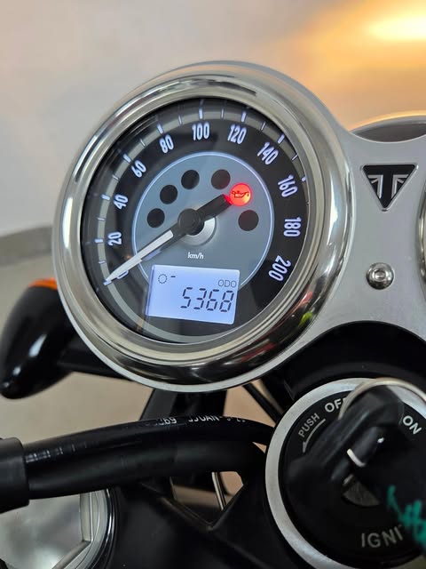 TRIUMPH BONNEVILLE T-100 - Imagem 15