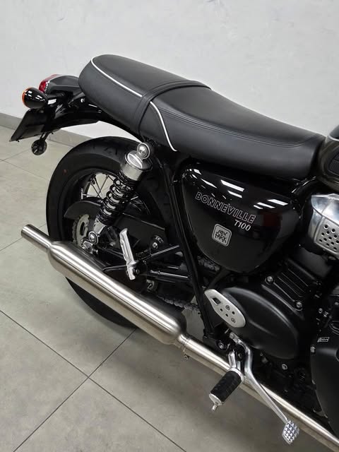 TRIUMPH BONNEVILLE T-100 - Imagem 6
