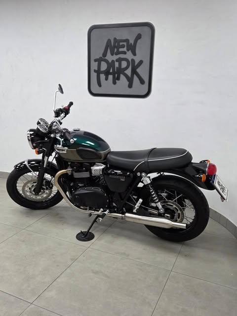 TRIUMPH BONNEVILLE T-100 - Imagem 9