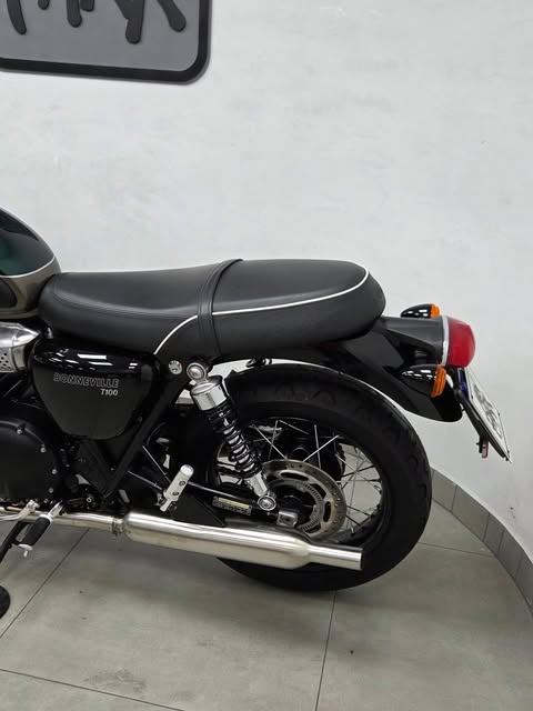 TRIUMPH BONNEVILLE T-100 - Imagem 10