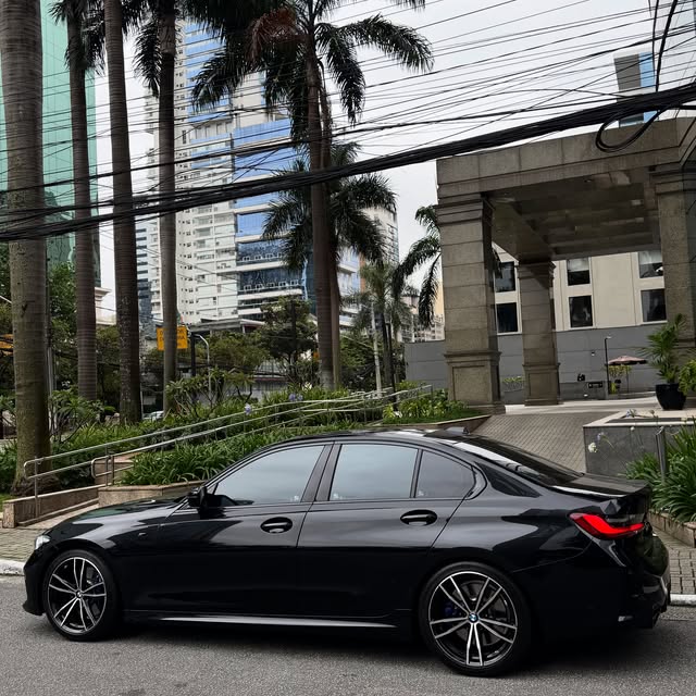 BMW 320I M SPORT - Imagem 17