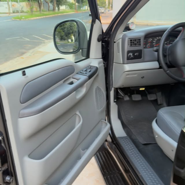 FORD F-250 XLT-L - Imagem 11