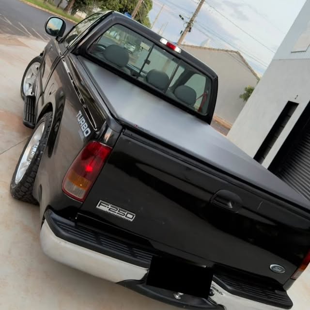 FORD F-250 XLT-L - Imagem 4