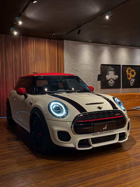 MINI COOPER JCW - Imagem 1