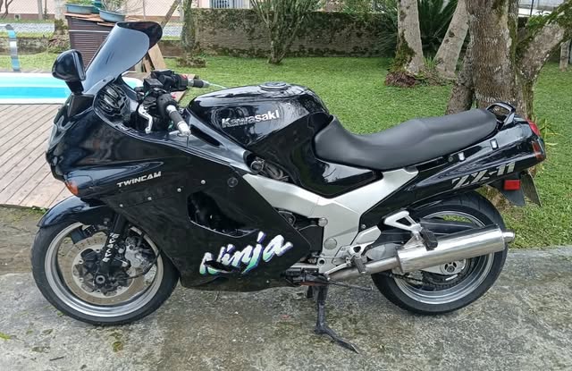 KAWASAKI ZX 11 - Imagem 1