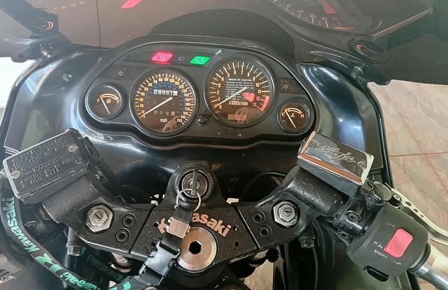 KAWASAKI ZX 11 - Imagem 4