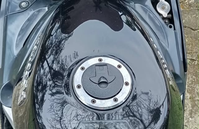 KAWASAKI ZX 11 - Imagem 6