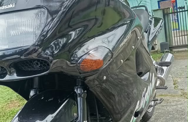 KAWASAKI ZX 11 - Imagem 8