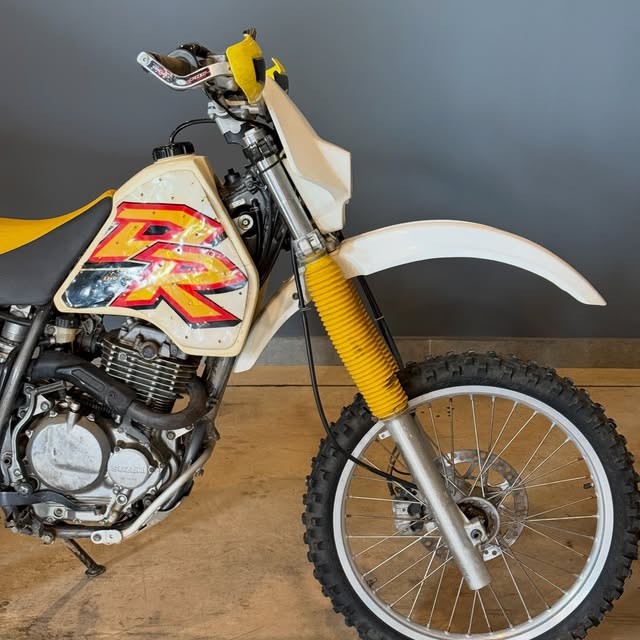 SUZUKI DR 350 - Imagem 8