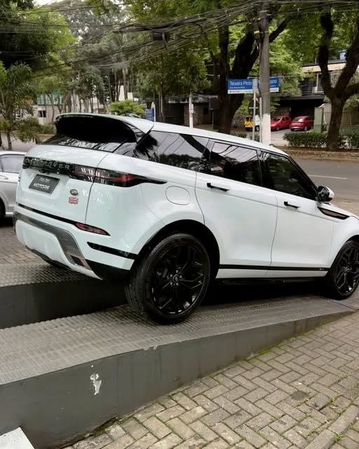 LAND ROVER RANGE ROVER EVOQUE R-DYNAMIC SE - Imagem 5