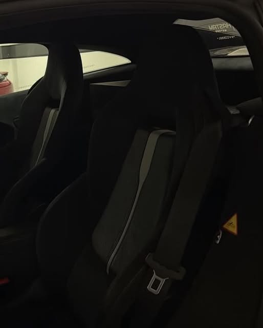 MCLAREN 570S - Imagem 7