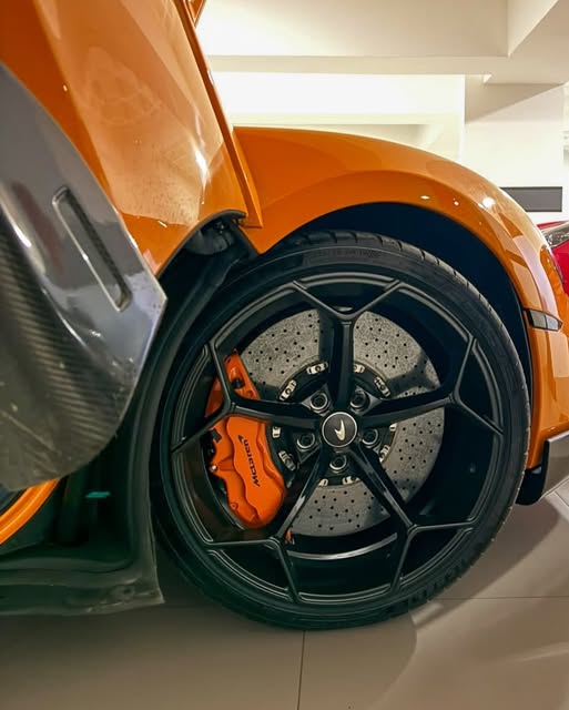 MCLAREN 570S - Imagem 8