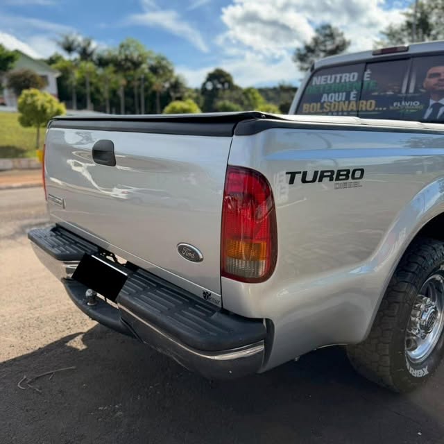 FORD F-250 XLT-L - Imagem 8