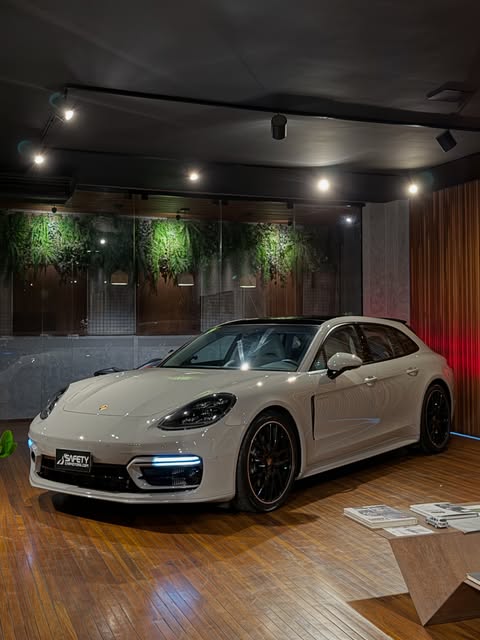 PORSCHE PANAMERA 4 E-HYBRID SPORT TURISMO - Imagem 14