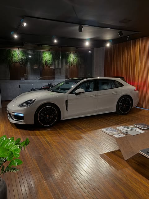 PORSCHE PANAMERA 4 E-HYBRID SPORT TURISMO - Imagem 18